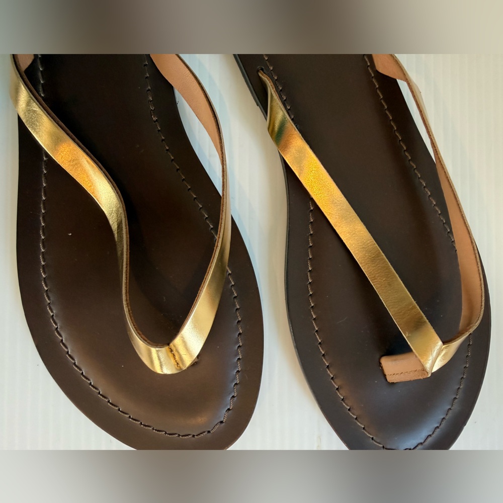 GARNET HILL Gold Sandals - Picture 4 of 10